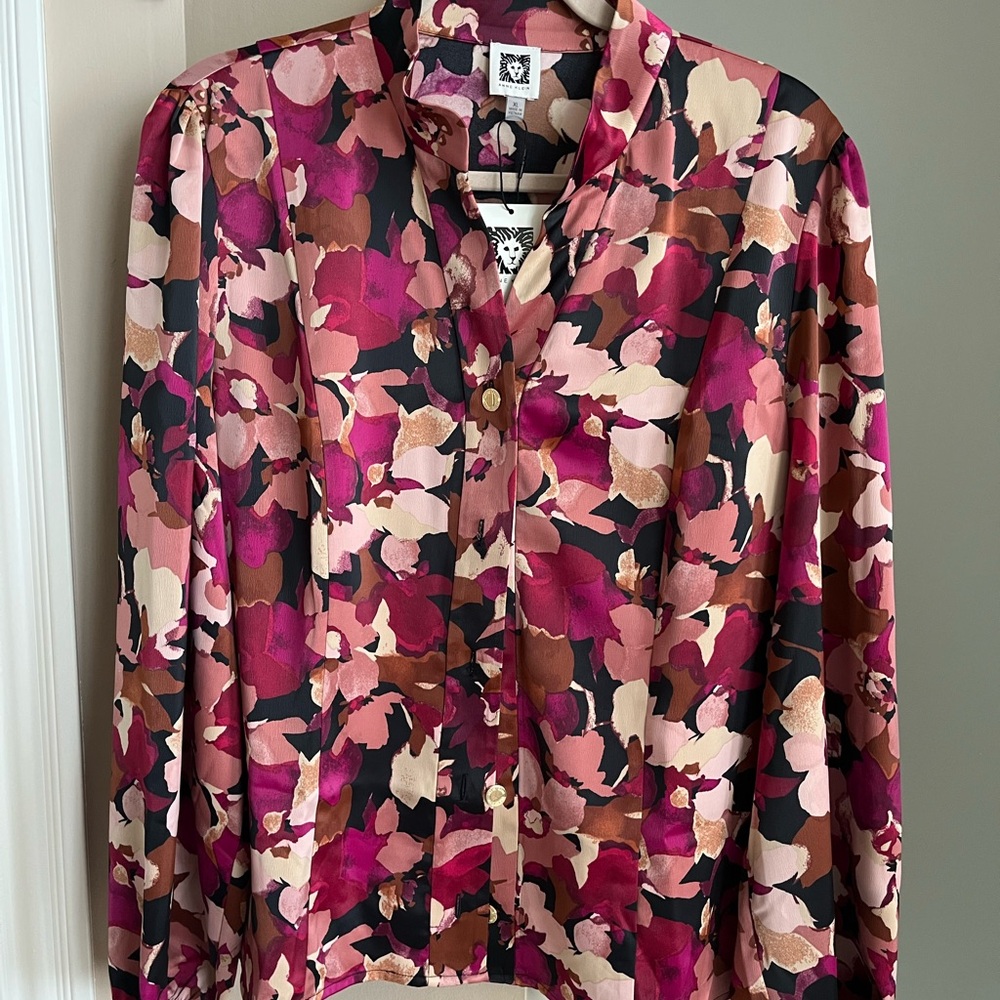 Floral Satin Button-Up Blouse in Pink & Burgundy